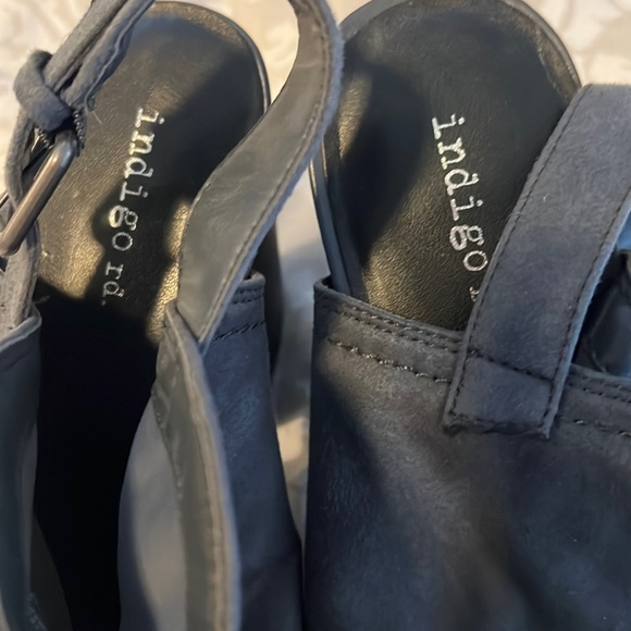 Indigo block heel sandals - Picture 9 of 9